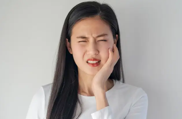 Apa Itu Karang Gigi? Kenali Penyebabnya!