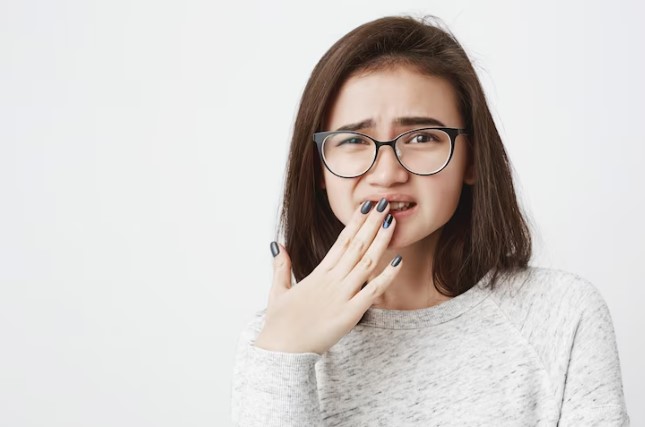 10 Cara Efektif Mengatasi Gigi Goyang Agar Cepat Copot